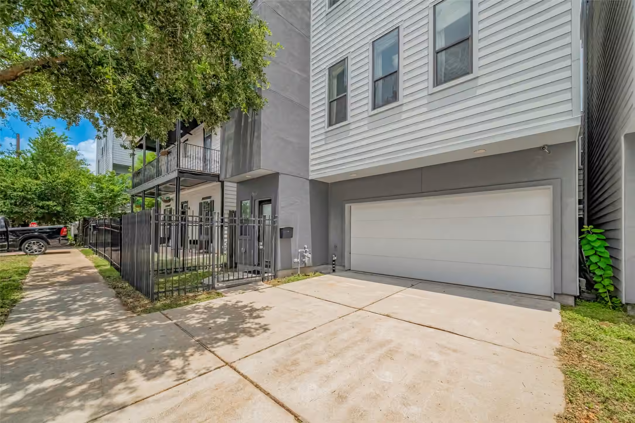 Photo 3 of 2115 Hadley Street, Houston, TX