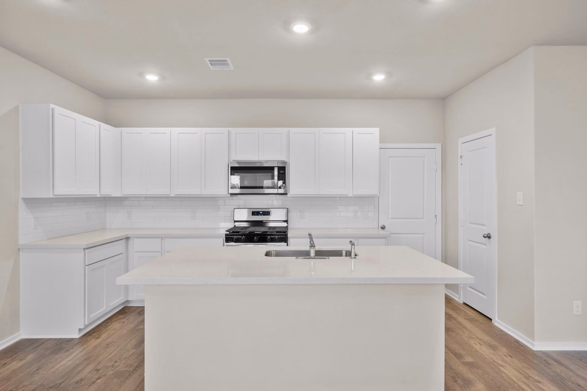 Photo 3 of 12072 Moonlight Path Drive, Conroe, TX