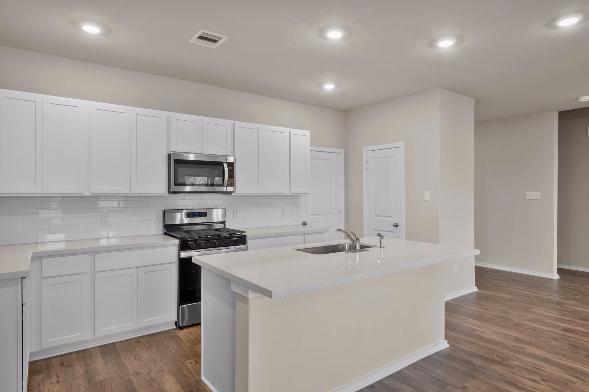Photo 4 of 12072 Moonlight Path Drive, Conroe, TX