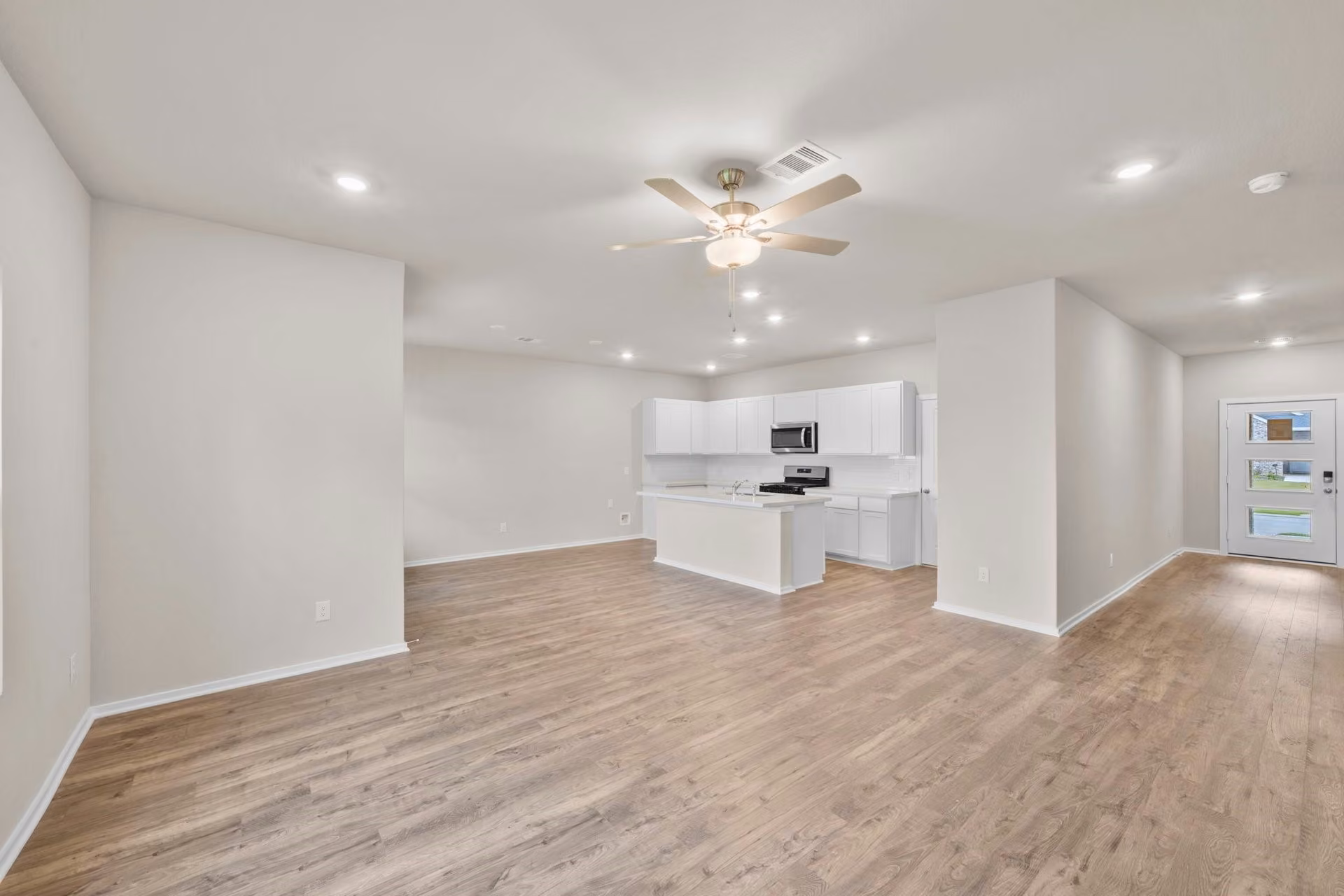 Photo 7 of 12072 Moonlight Path Drive, Conroe, TX