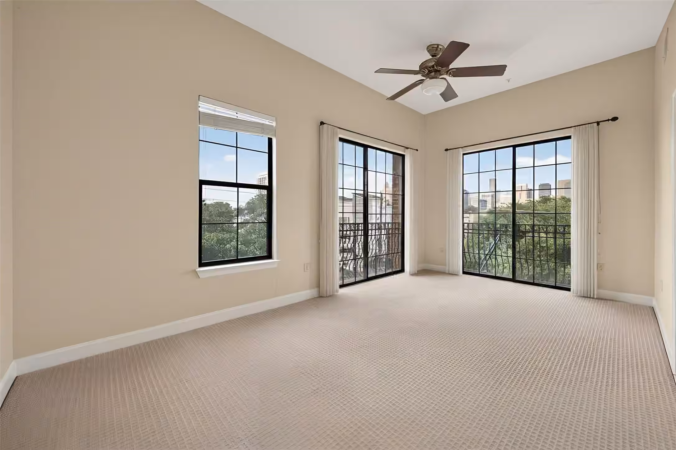 Photo 2 of 1602 Elgin St Street 11, Houston, TX