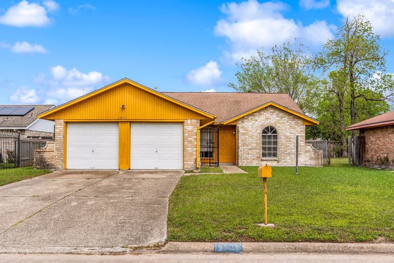 Photo of 2006 Deerhurst Lane, Houston, TX