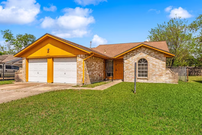 Photo 2 of 2006 Deerhurst Lane, Houston, TX
