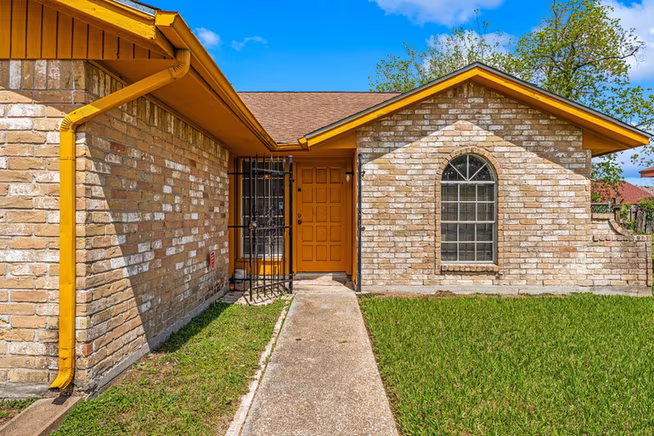 Photo 3 of 2006 Deerhurst Lane, Houston, TX