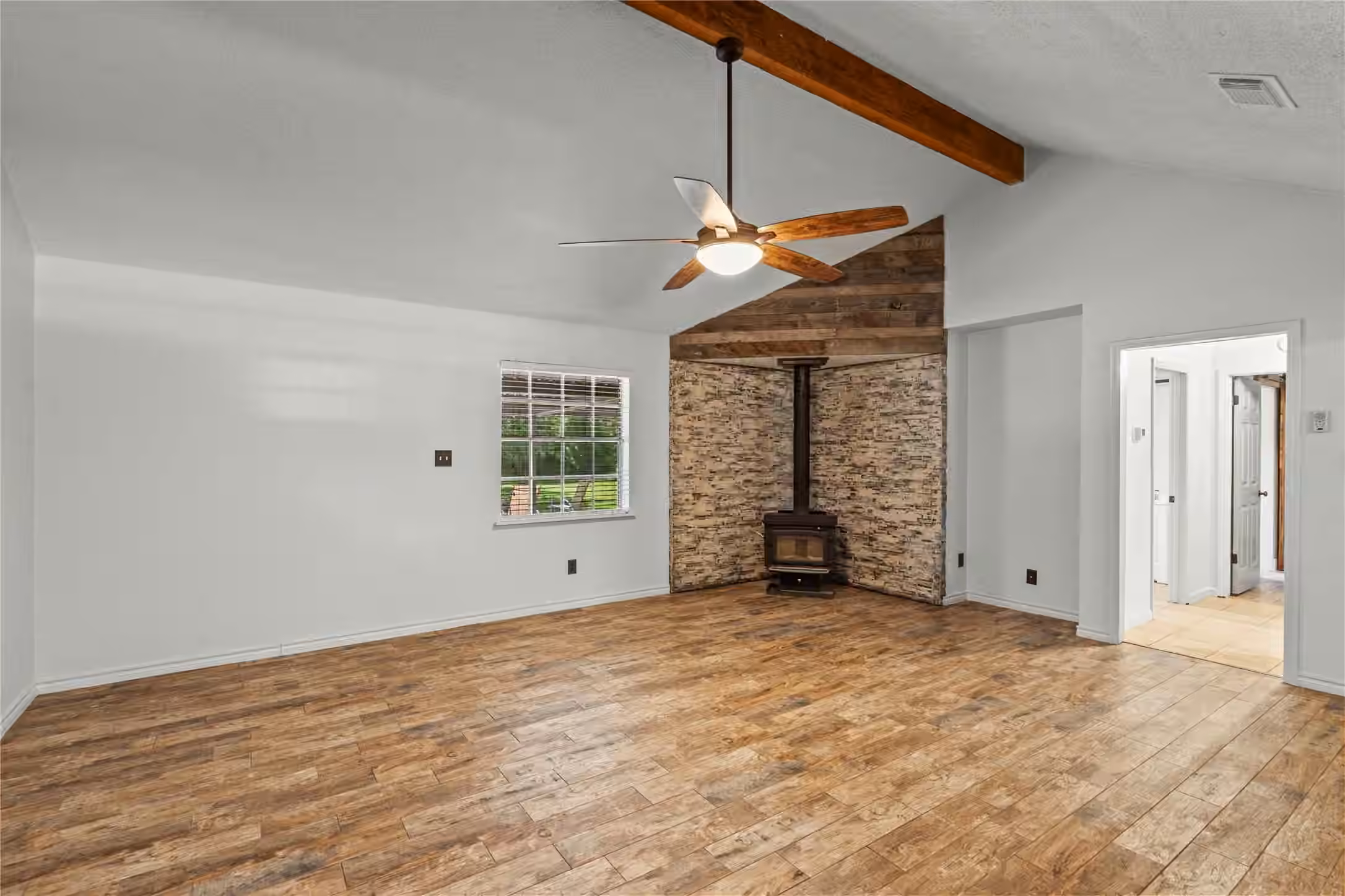 Photo 6 of 5018 Starboard Lane, Dickinson, TX
