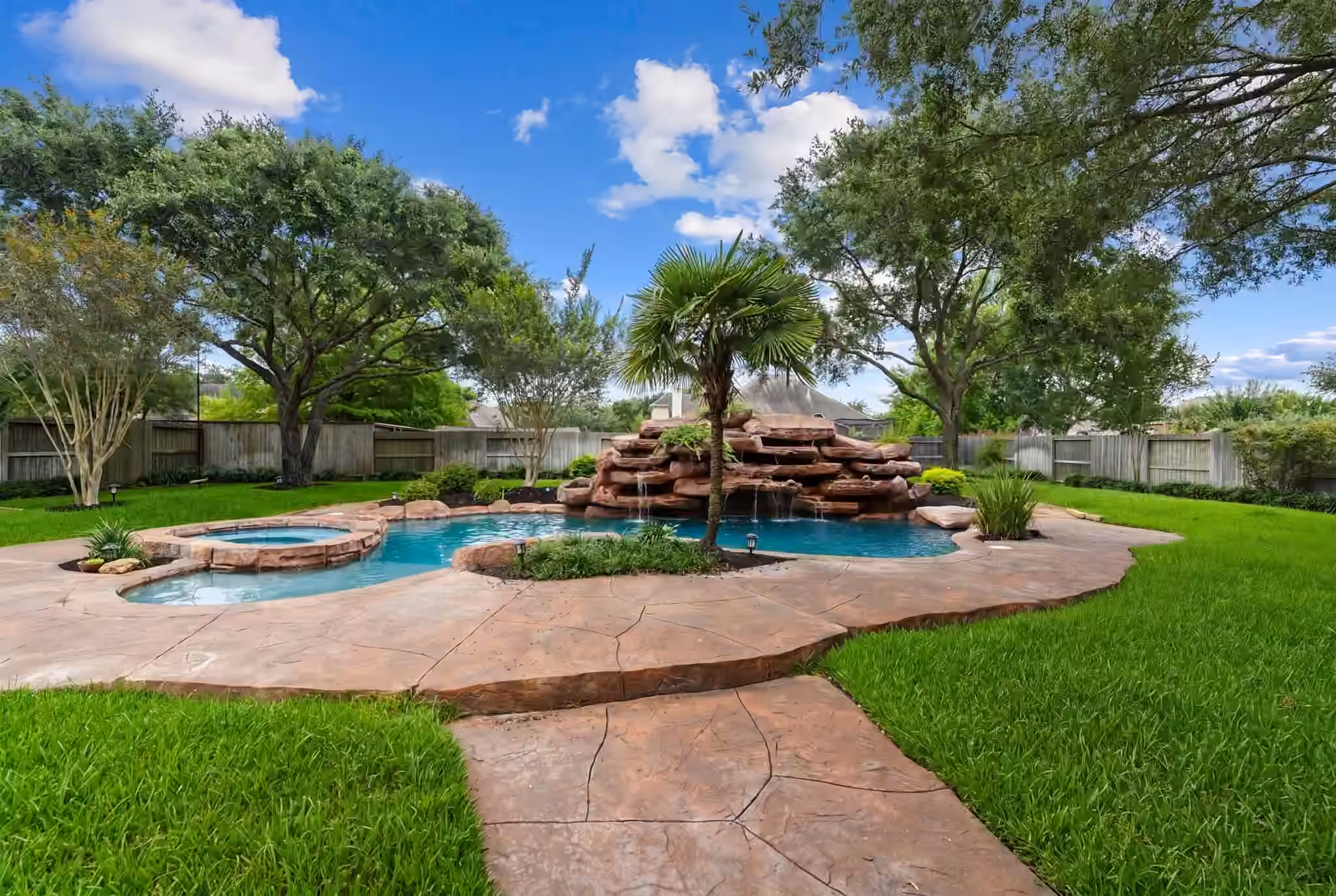 Photo 2 of 830 Lake Grayson Drive, Katy, TX