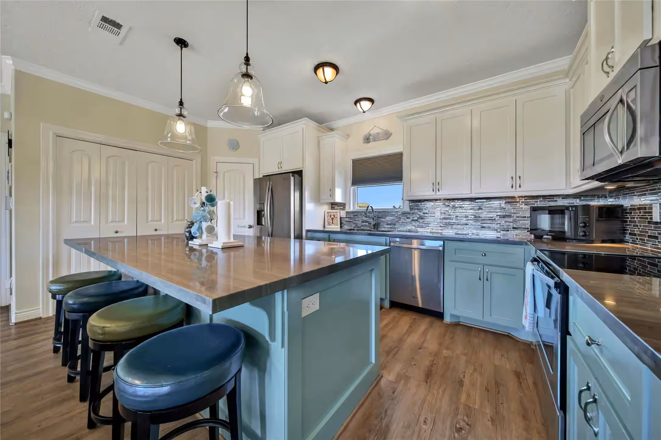 Photo 6 of 2019 Vista Drive, Crystal Beach, TX