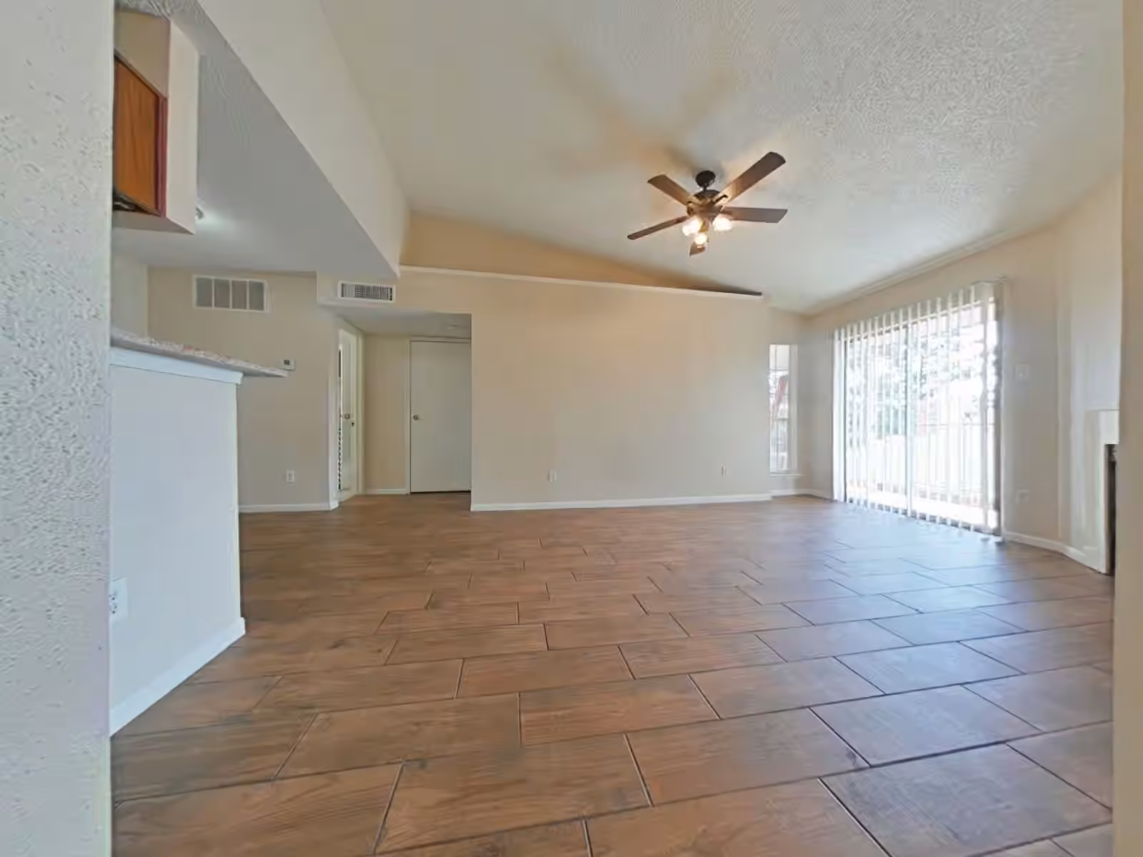 Photo 2 of 3770 Lovers Wood Lane 1005, Houston, TX