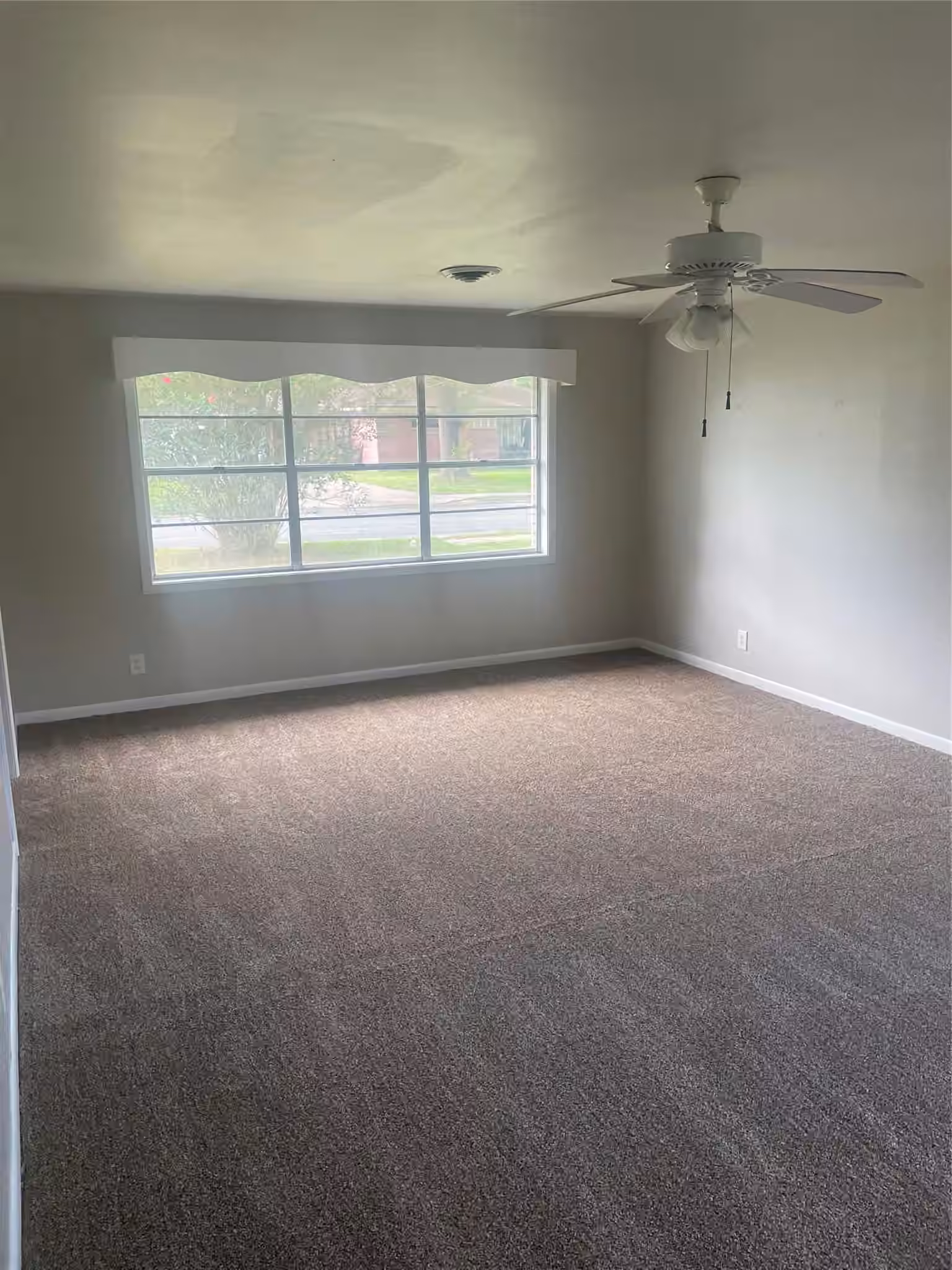 Photo 6 of 911 Roberts Street, El Campo, TX