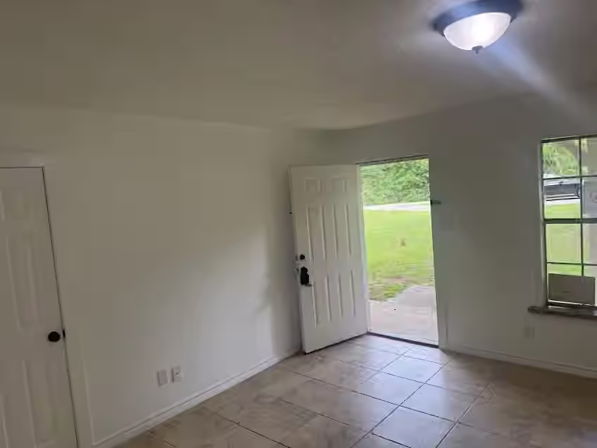 Photo 2 of 1821 Live Oak Drive, Conroe, TX