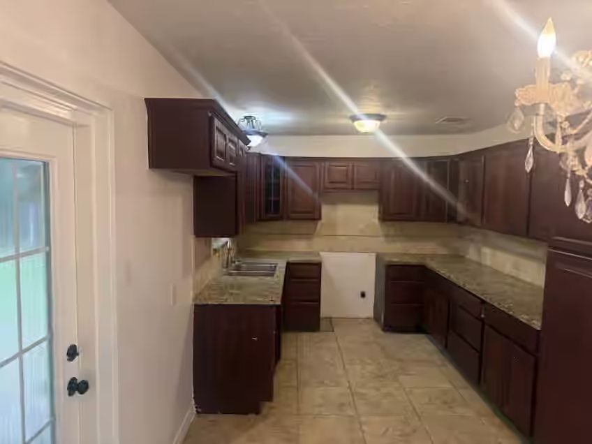Photo 6 of 1821 Live Oak Drive, Conroe, TX