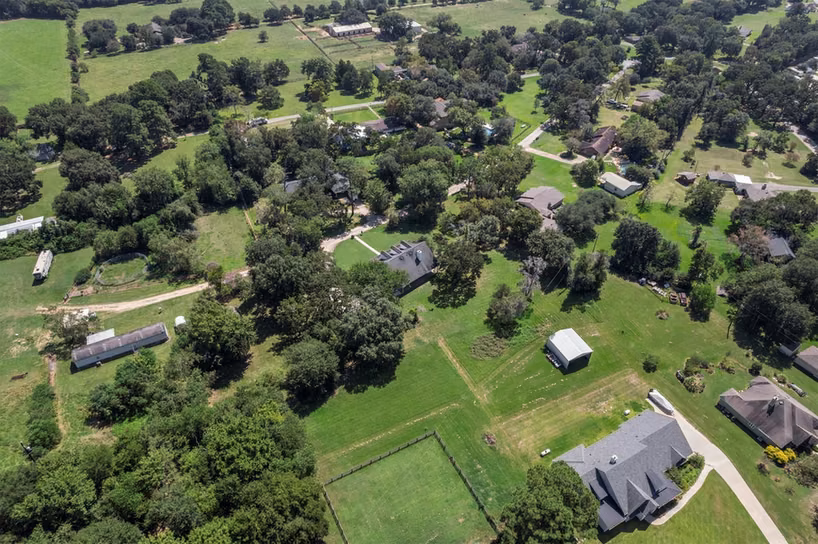 Photo 4 of 31627 Cedardale Street, Magnolia, TX
