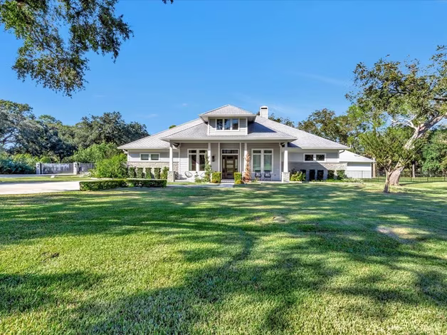 Photo of 400 Hillcrest Drive, Richmond, TX 77469