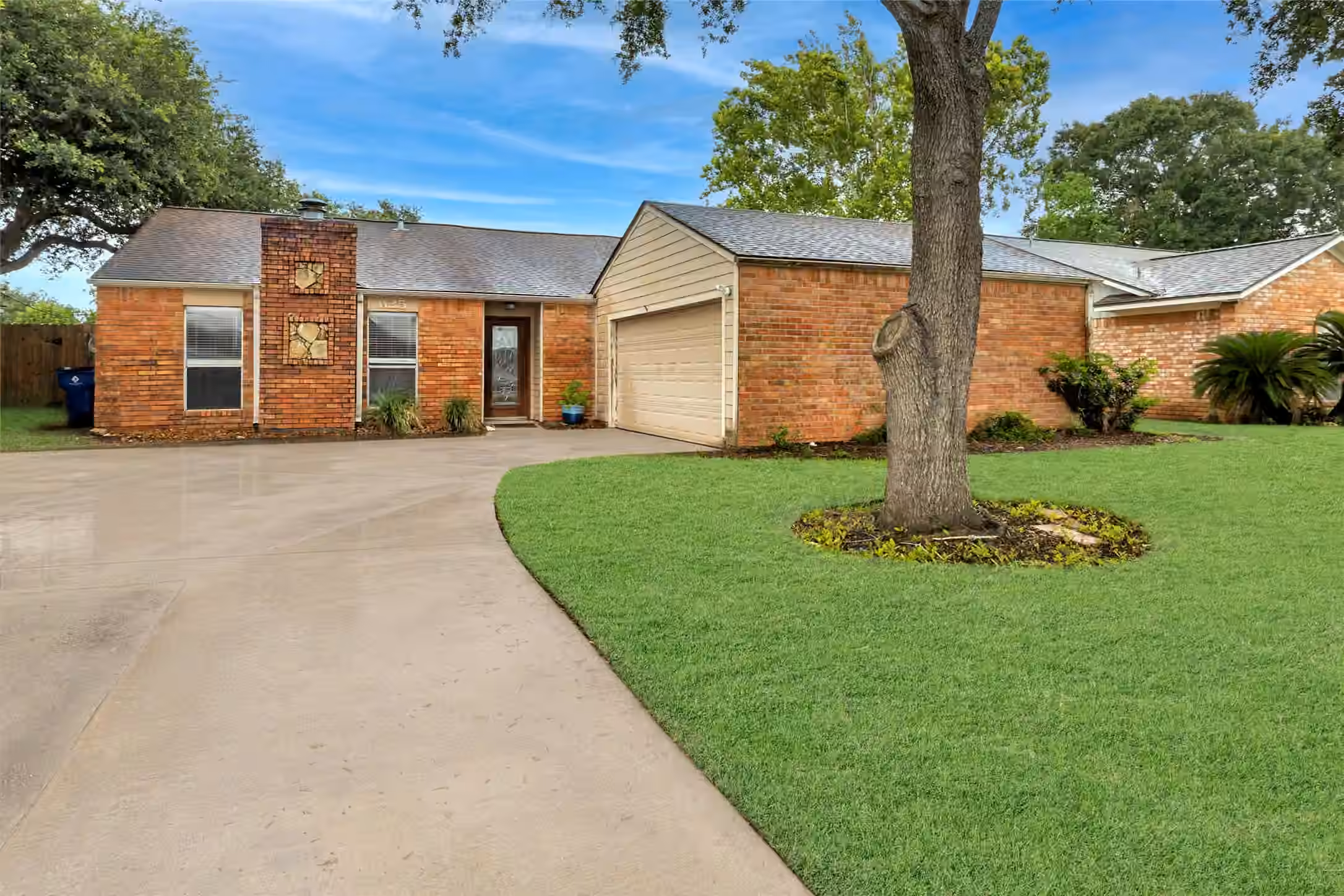 Photo of 625 S Remington Drive, Angleton, TX