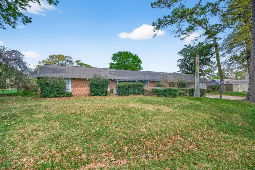Photo 3 of 614 Pine Circle, Seabrook, TX
