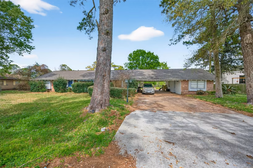 Photo 4 of 614 Pine Circle, Seabrook, TX