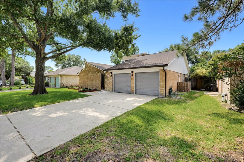 Photo 2 of 16310 Havenhurst Drive, Houston, TX