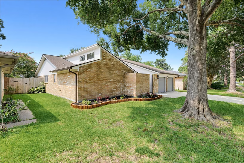 Photo 3 of 16310 Havenhurst Drive, Houston, TX
