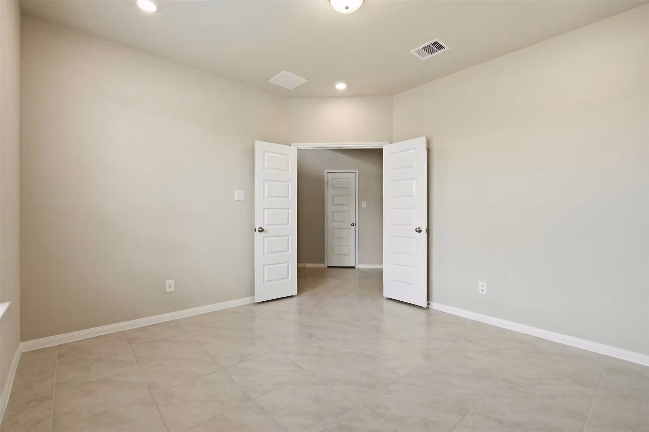 Photo 7 of 2413 Olancha Drive, Rosharon, TX