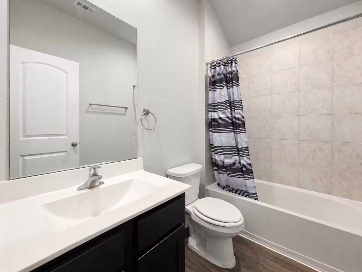 Photo 4 of 8007 Tamarind Lane, Baytown, TX