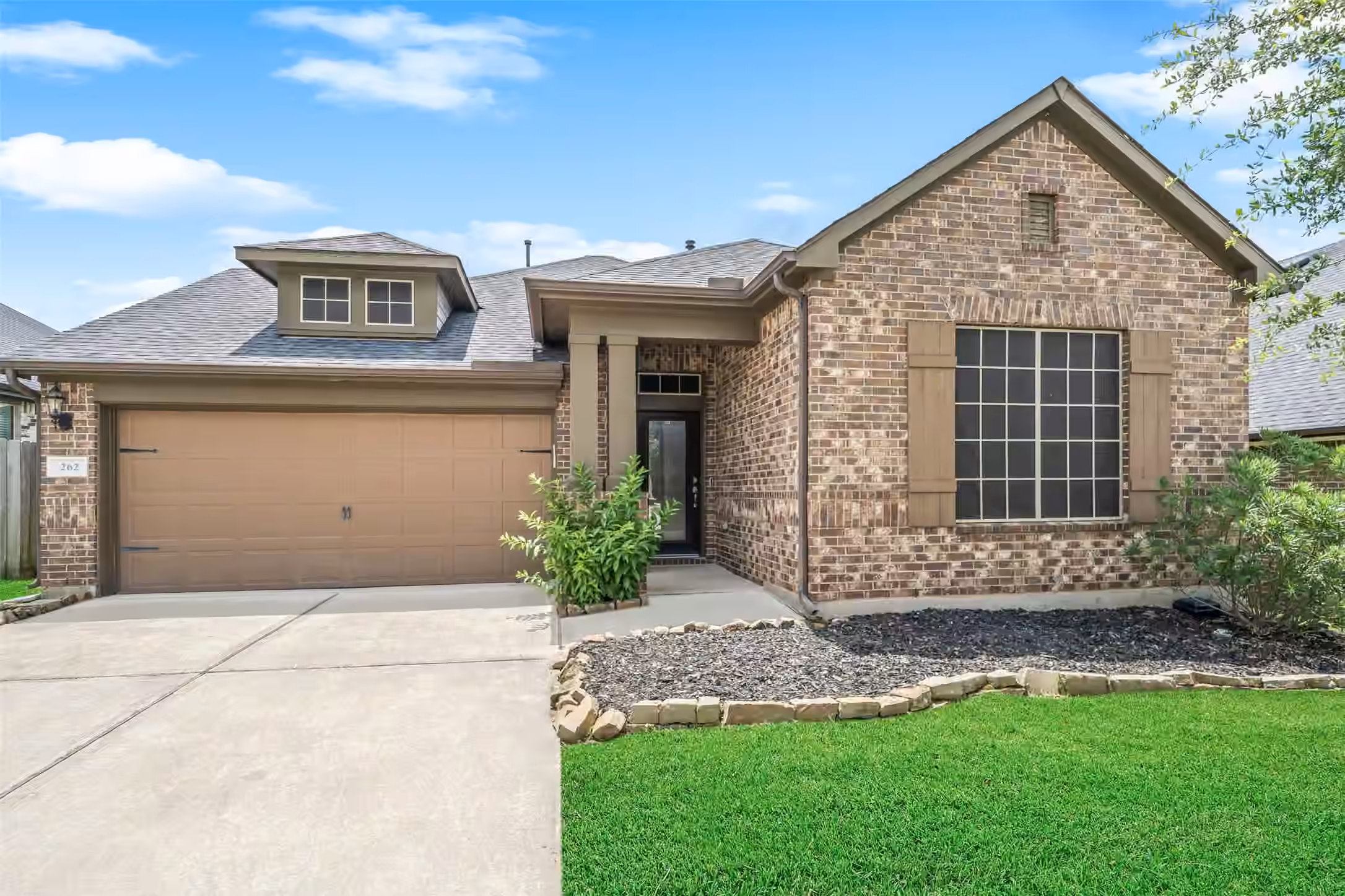 Photo 2 of 262 Pleasant Hill Way, Conroe, TX