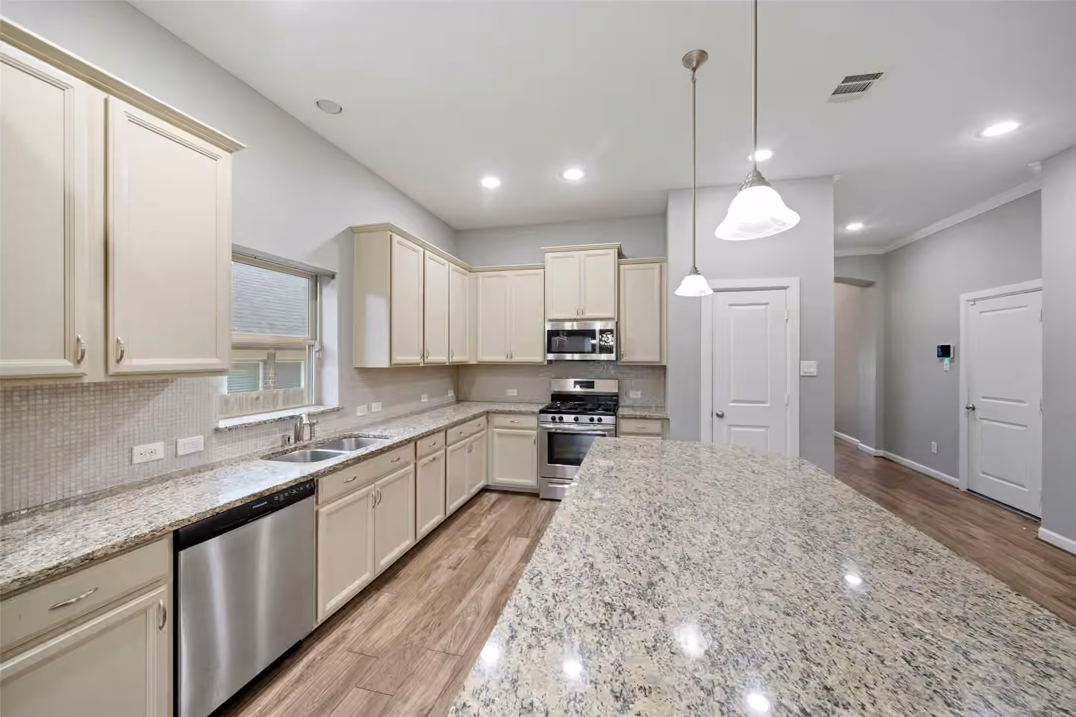 Photo 7 of 262 Pleasant Hill Way, Conroe, TX