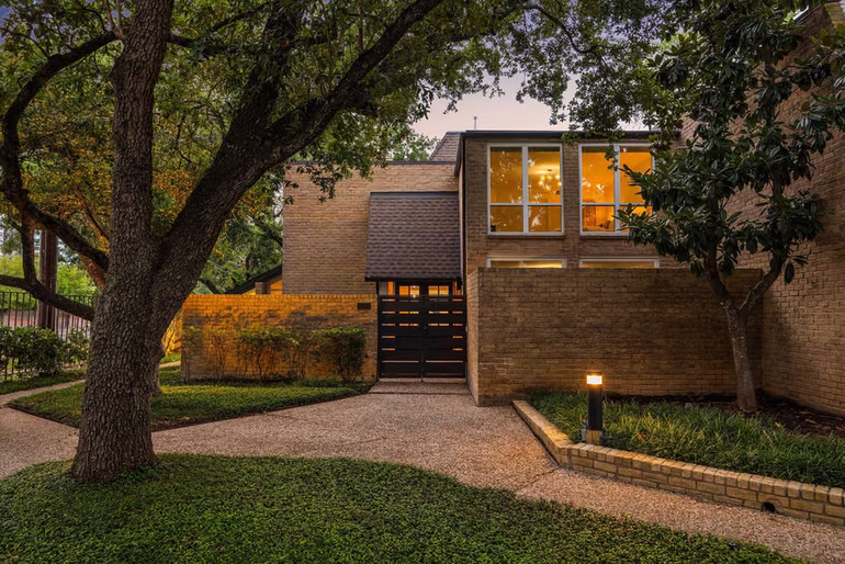 Photo of 15573 Memorial Drive, Houston, TX