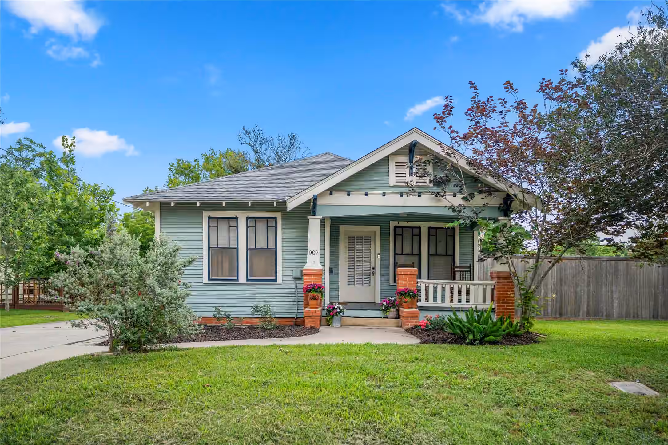 Photo 3 of 907 Clinton Street, Brenham, TX
