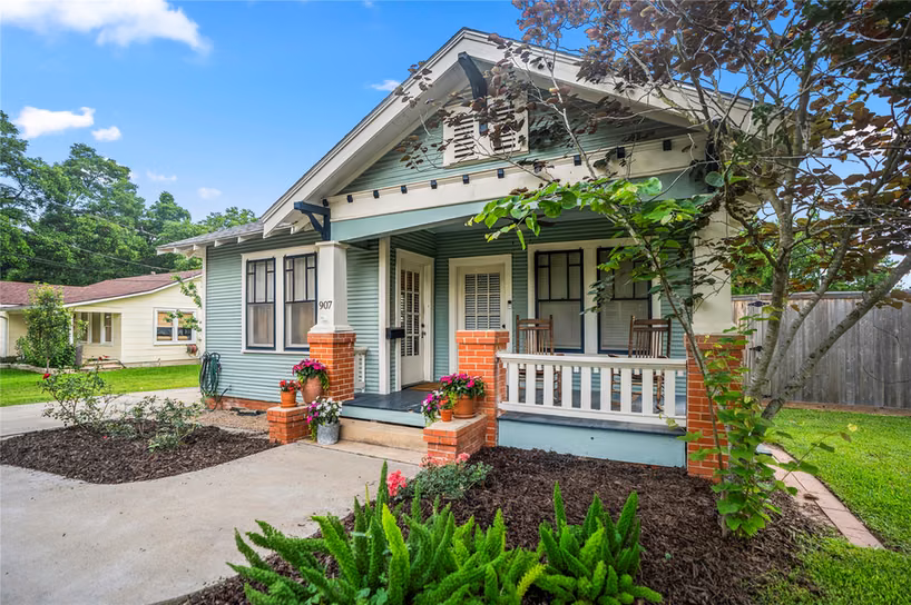 Photo 5 of 907 Clinton Street, Brenham, TX