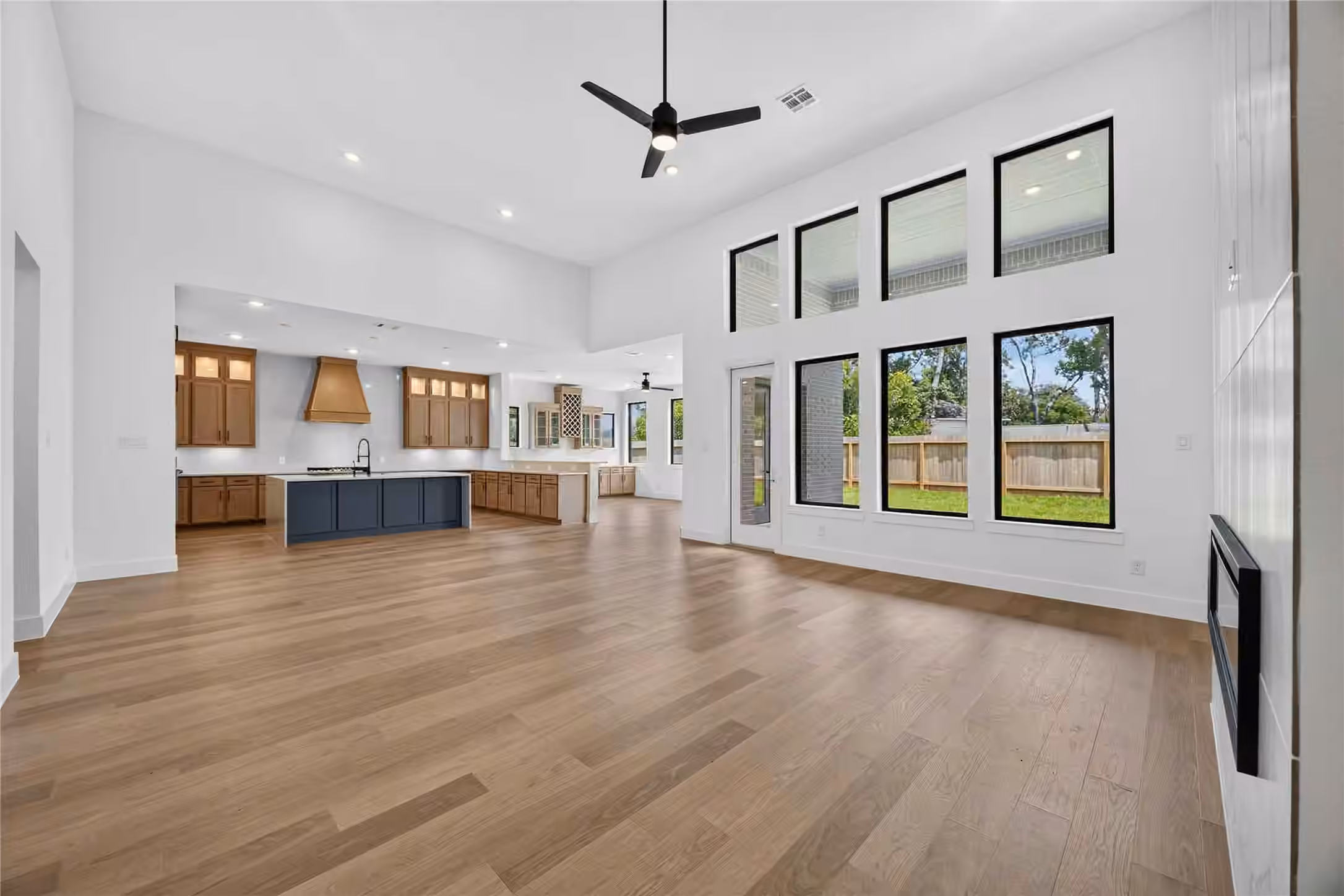 Photo 4 of 2505 Barton Creek Trail Dr, Friendswood, TX