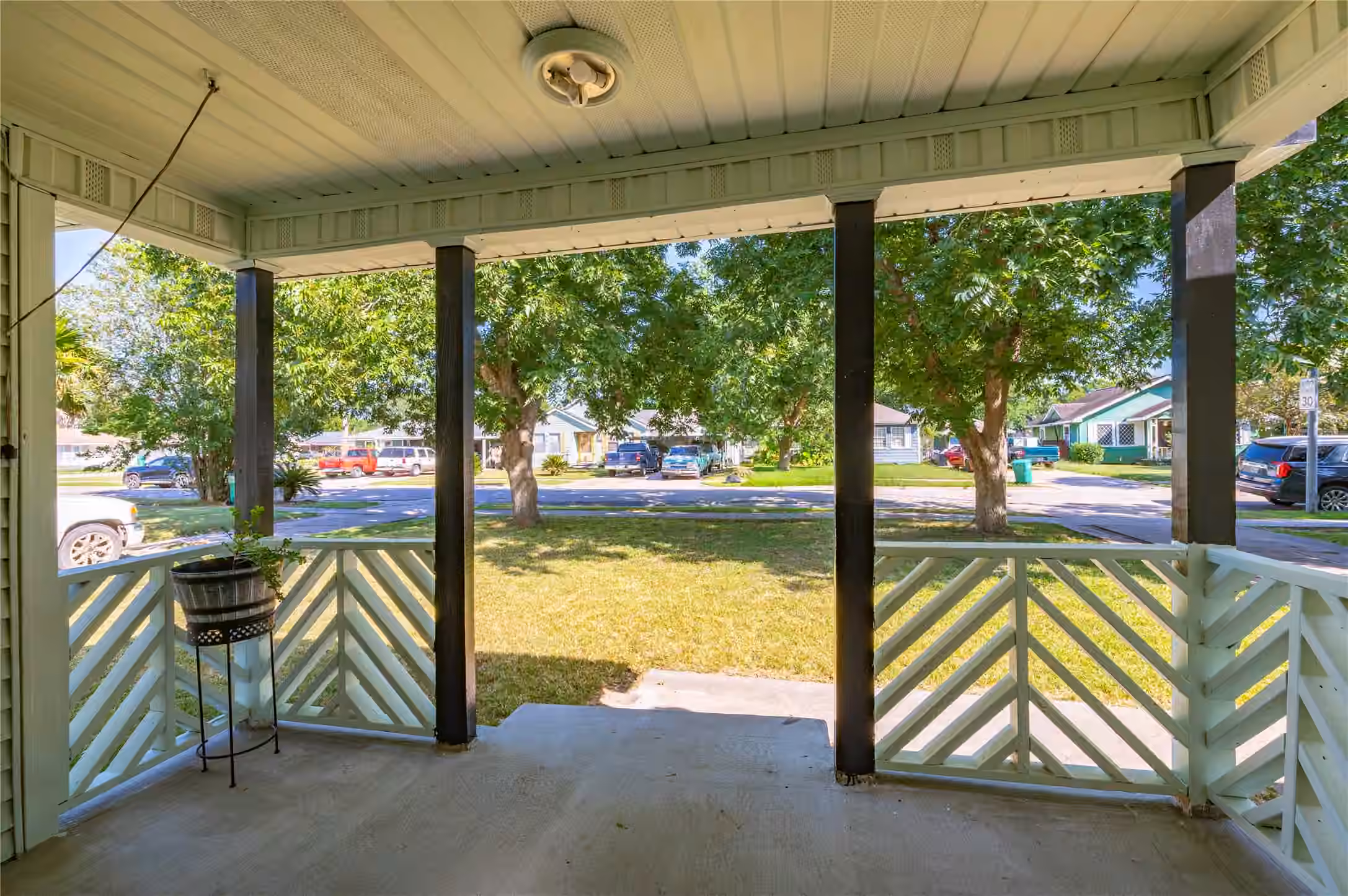 Photo 3 of 1427 Hankamer Street, Pasadena, TX
