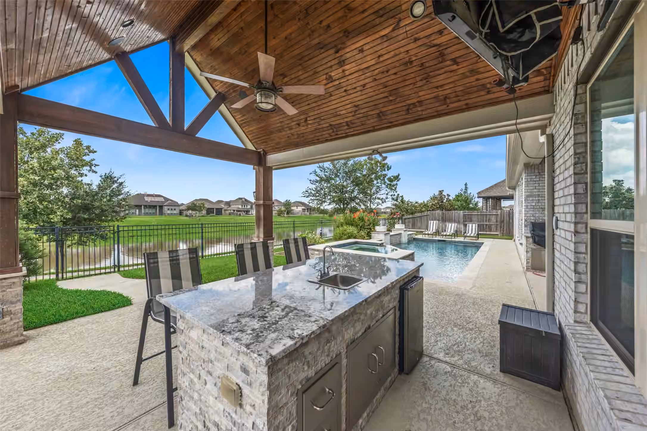 Photo 3 of 13710 Bethel Way Crossing, Rosharon, TX