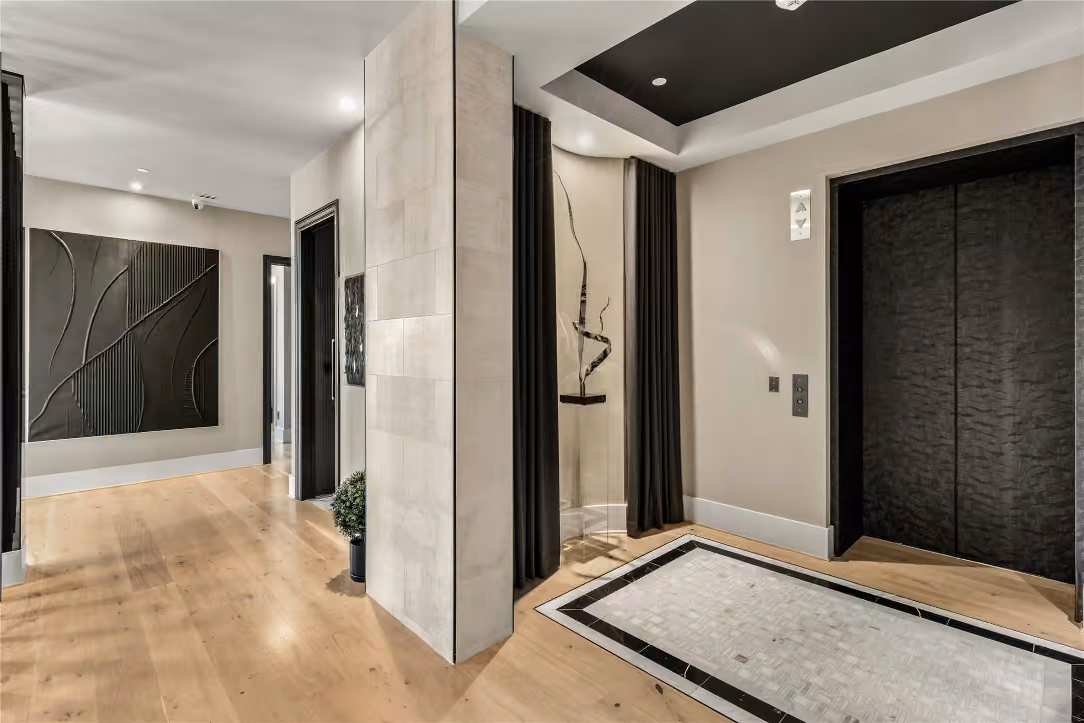 Photo 2 of 1409 Post Oak Boulevard 2301, Houston, TX