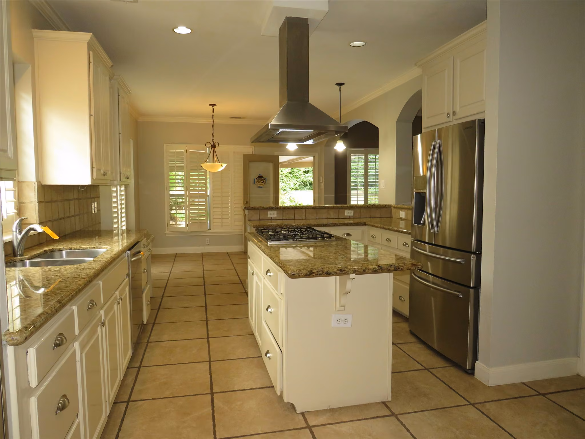 Photo 4 of 13322 Castlecombe Drive, Houston, TX