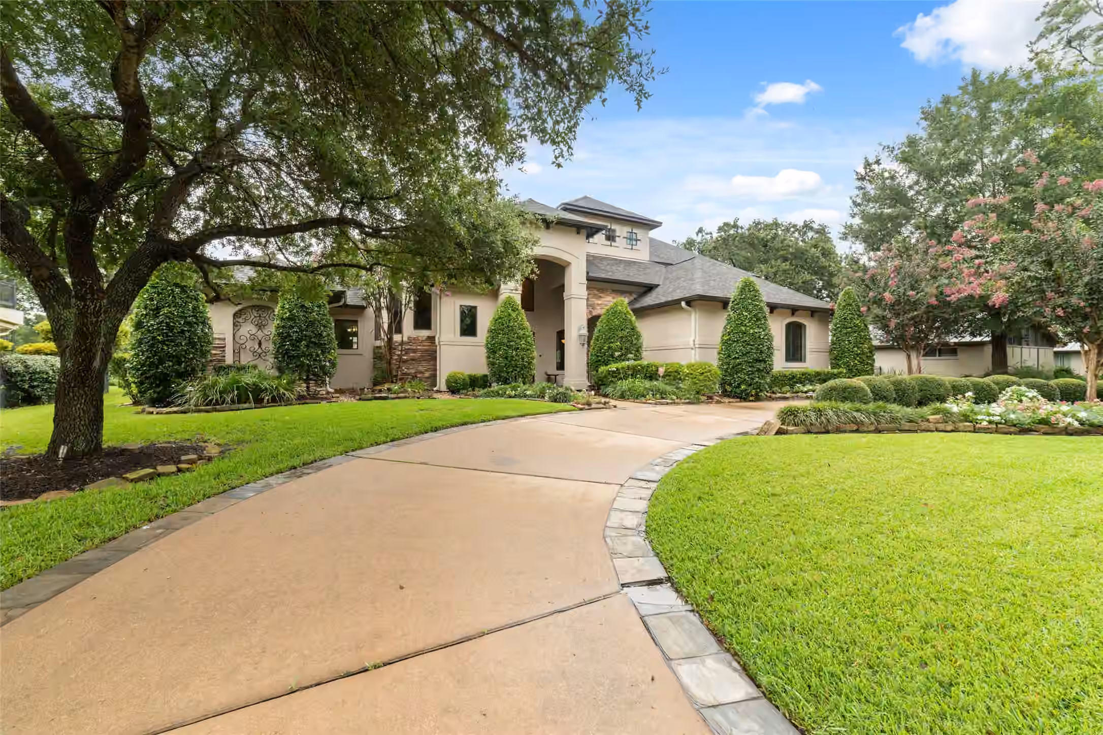 Photo 3 of 6210 Pebble Beach Drive, Houston, TX
