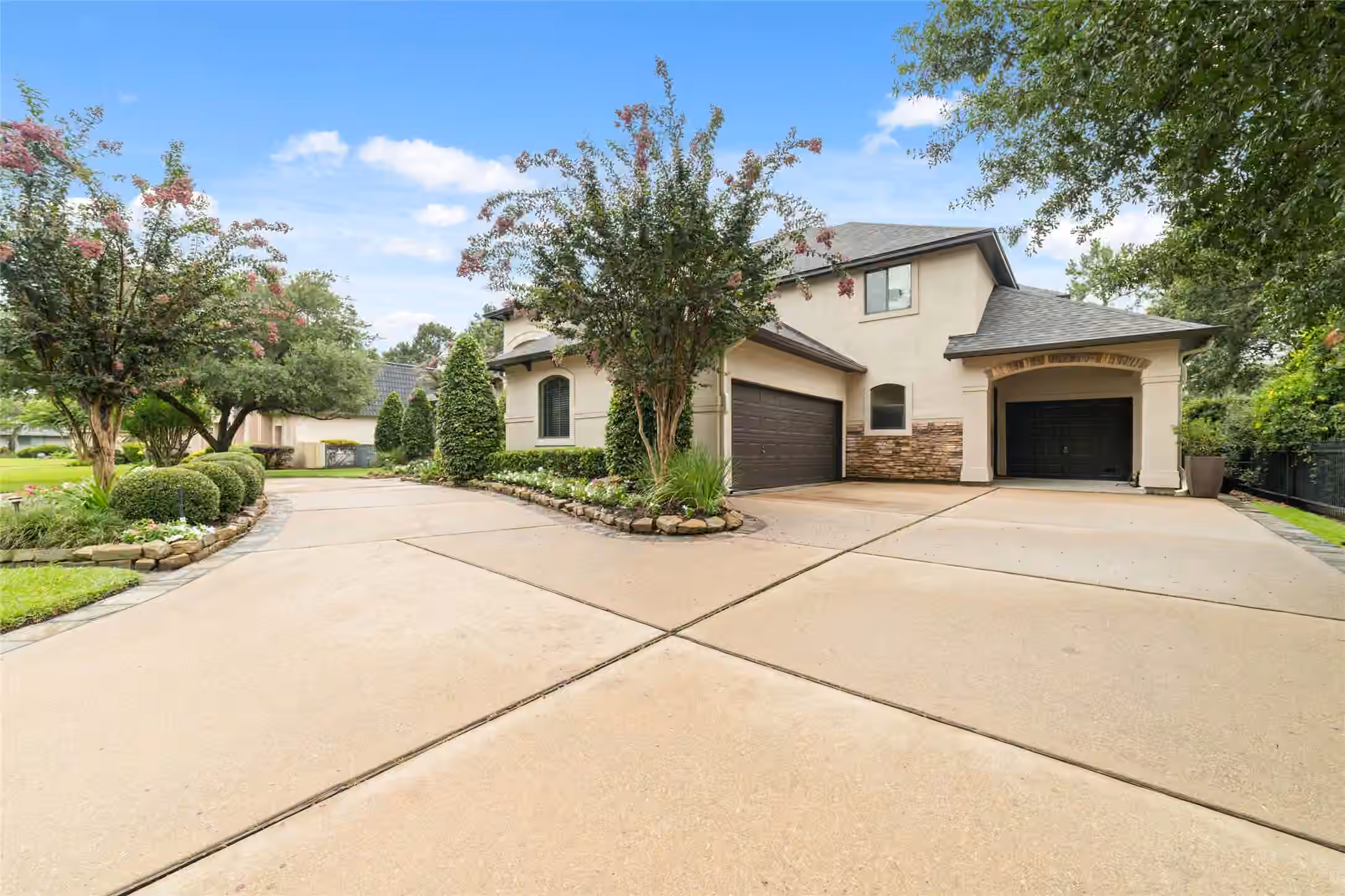 Photo 4 of 6210 Pebble Beach Drive, Houston, TX
