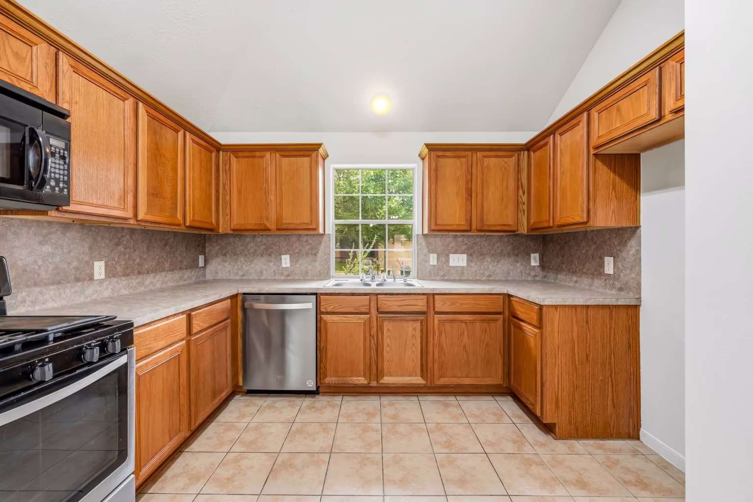 Photo 3 of 4908 Summer Rain Drive, Conroe, TX