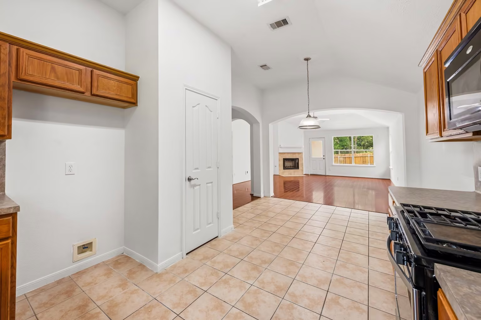 Photo 6 of 4908 Summer Rain Drive, Conroe, TX