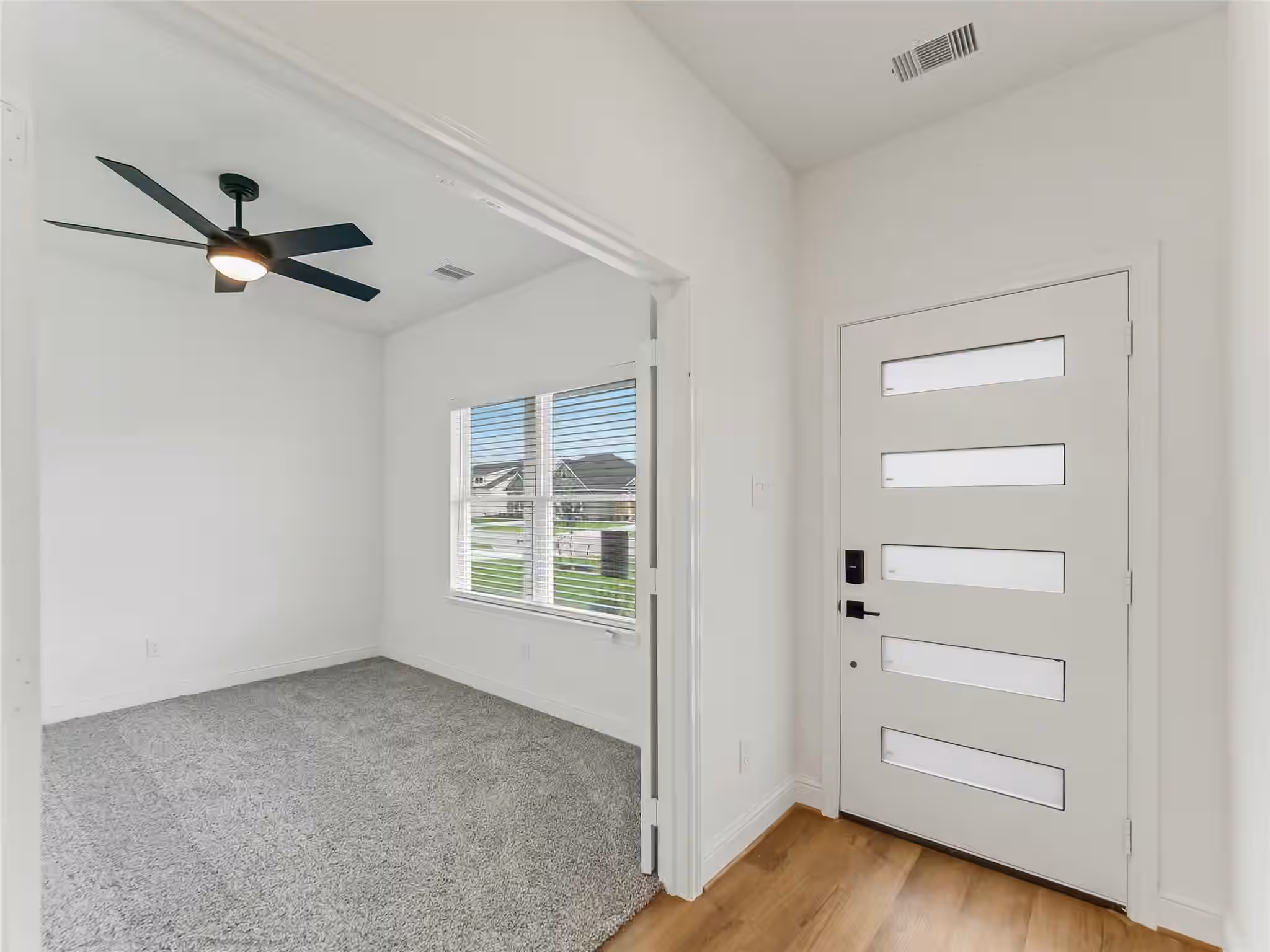 Photo 4 of 25701 John Wayne Road, Splendora, TX