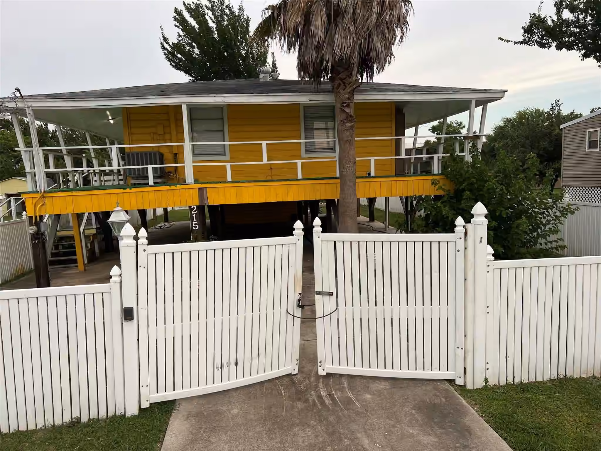 Photo of 215 13th Street, San Leon, TX