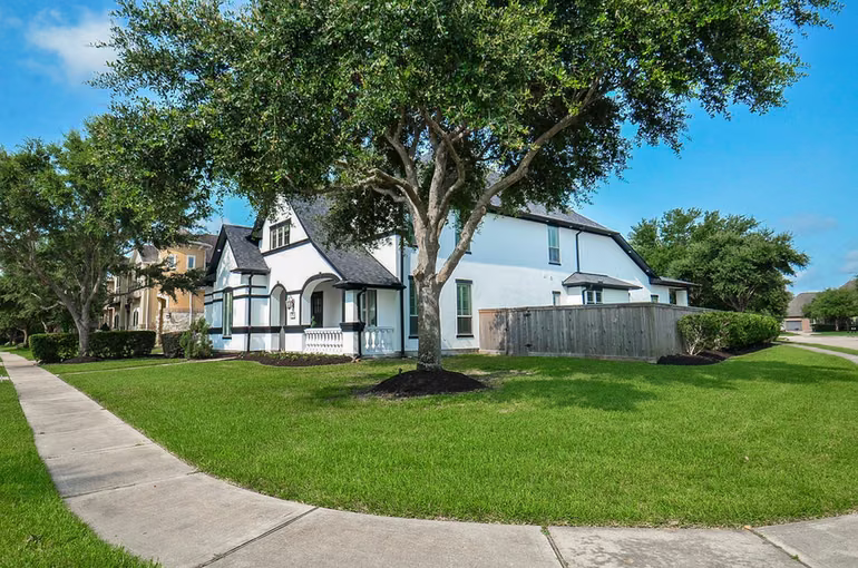 Photo 3 of 11215 Saronno Drive, Richmond, TX