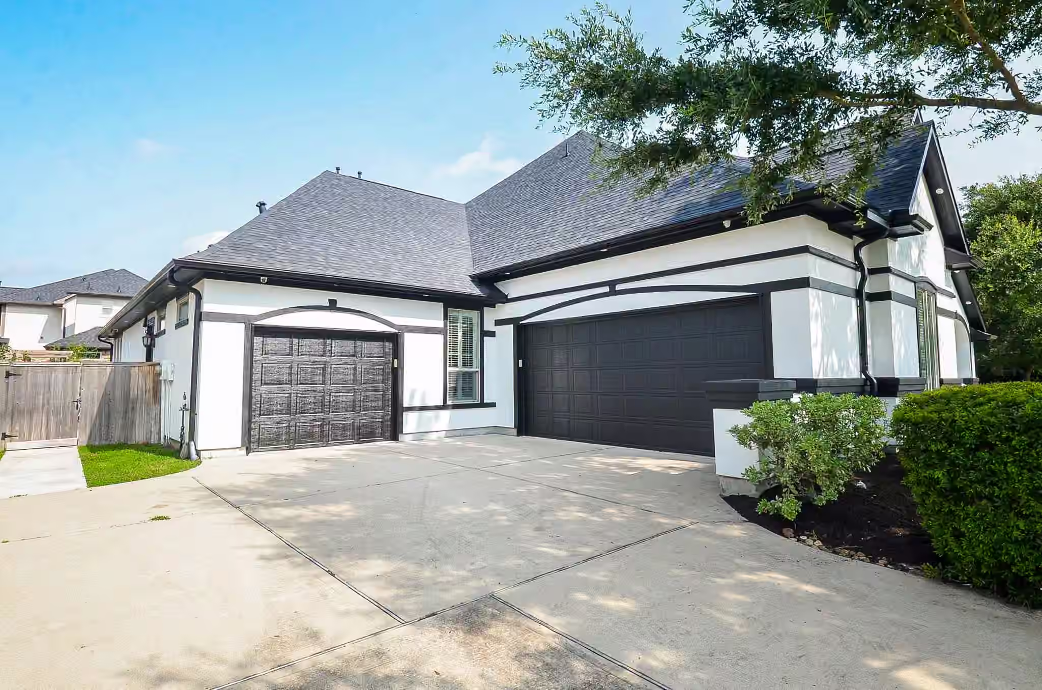 Photo 5 of 11215 Saronno Drive, Richmond, TX