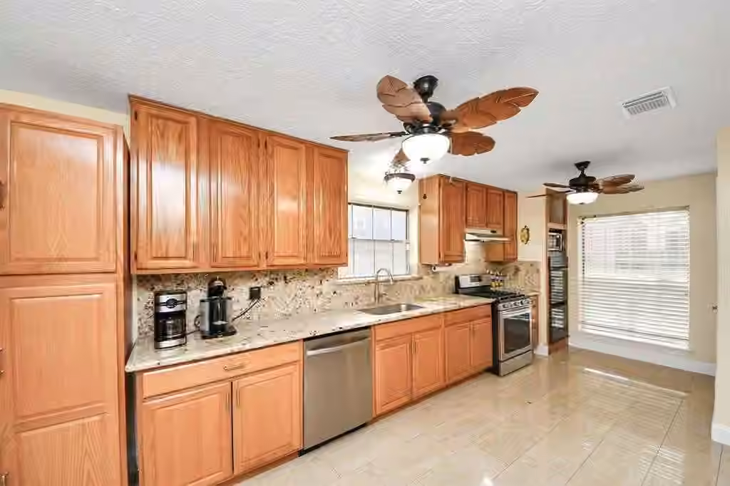 Photo 5 of 10422 Springland Court, Houston, TX