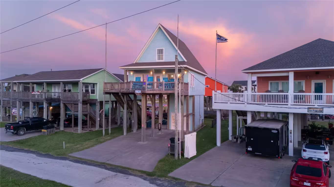 Photo 2 of 1819 N Pompano Ln, Crystal Beach, TX