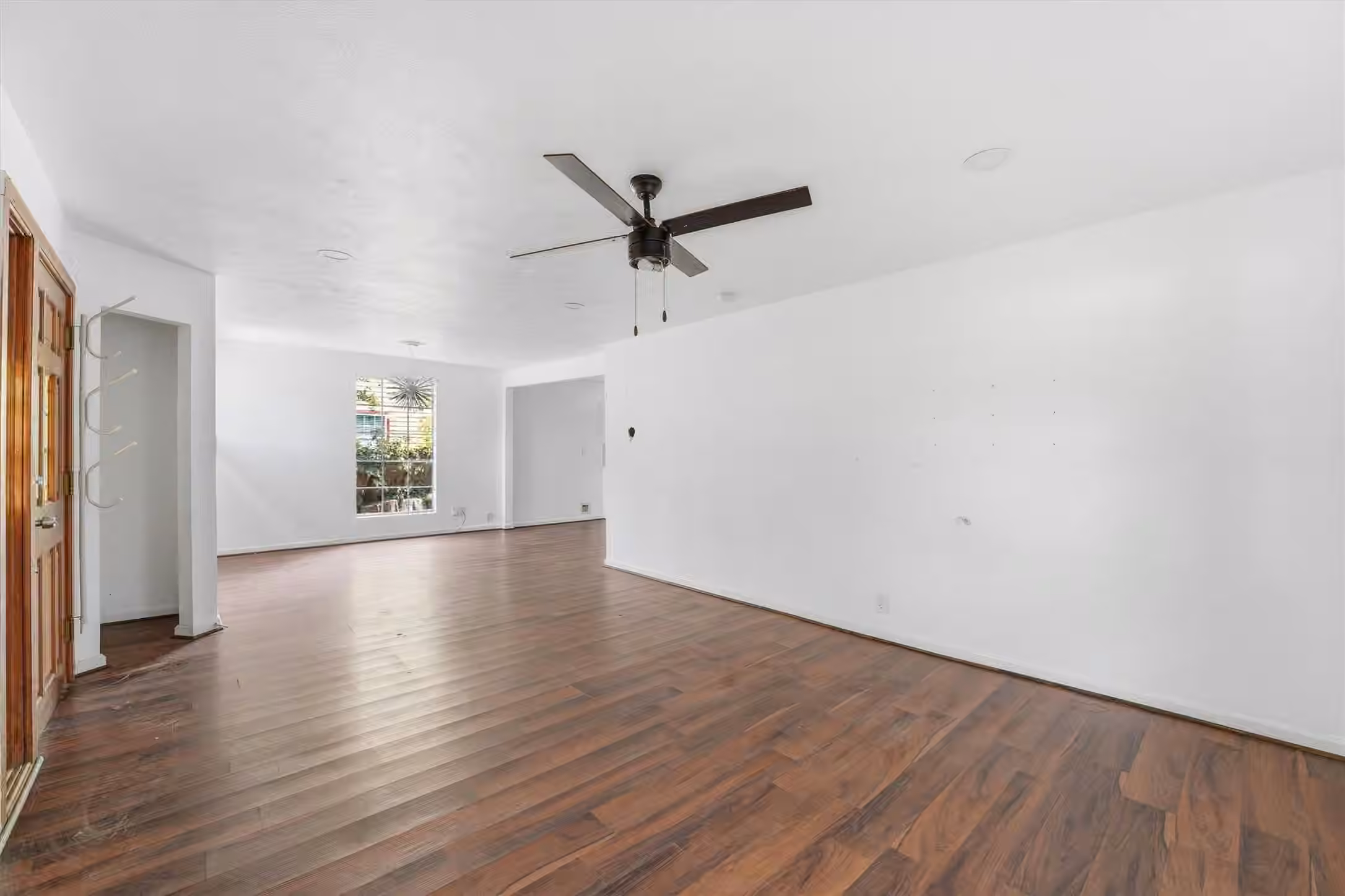 Photo 5 of 2422 Chapis Street, Houston, TX