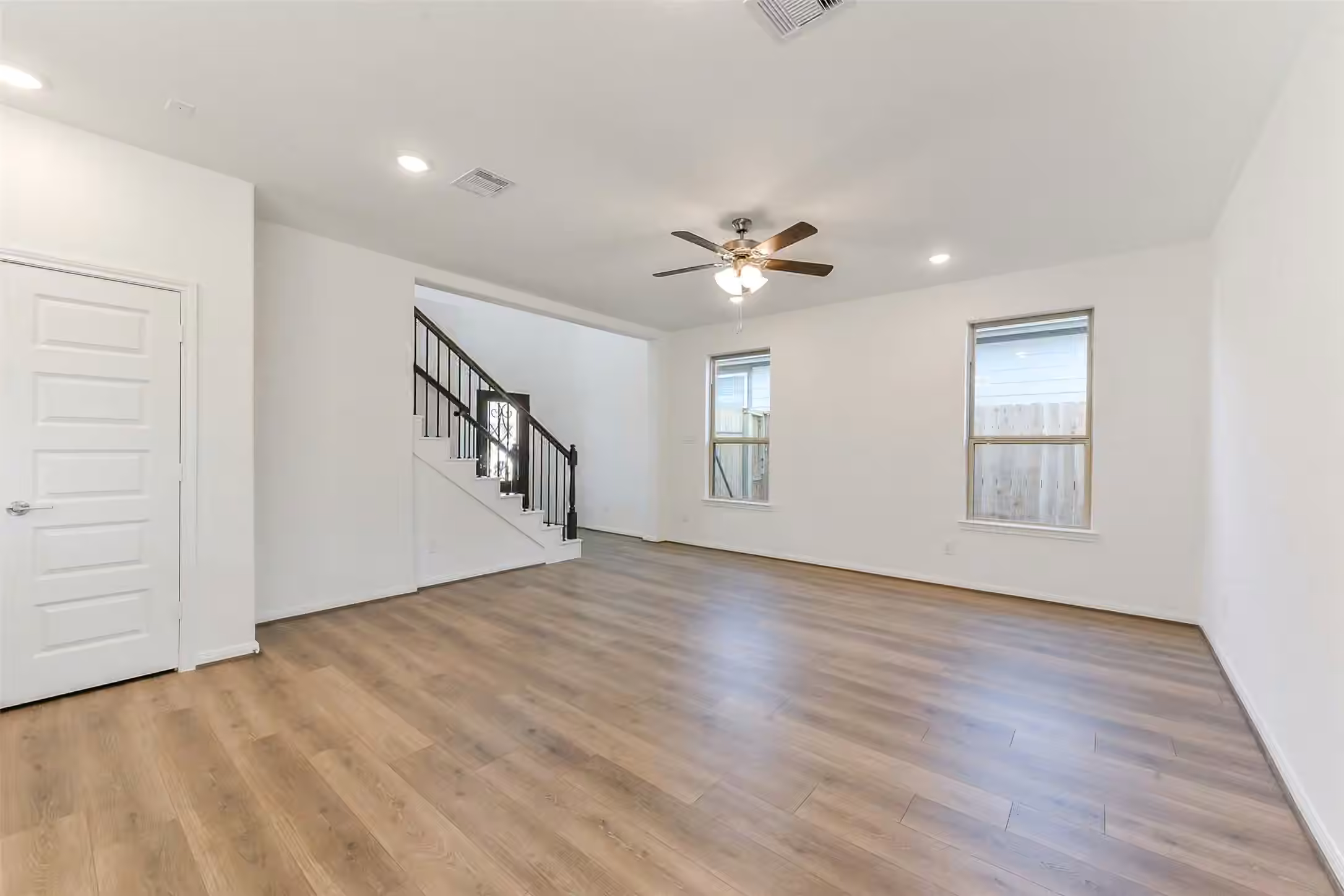 Photo 6 of 4229 Red Cedar Ring Lane, Pinehurst, TX