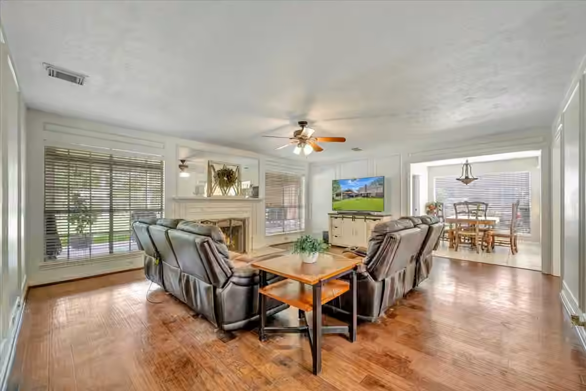 Photo 7 of 15110 Greenleaf Lane, Houston, TX
