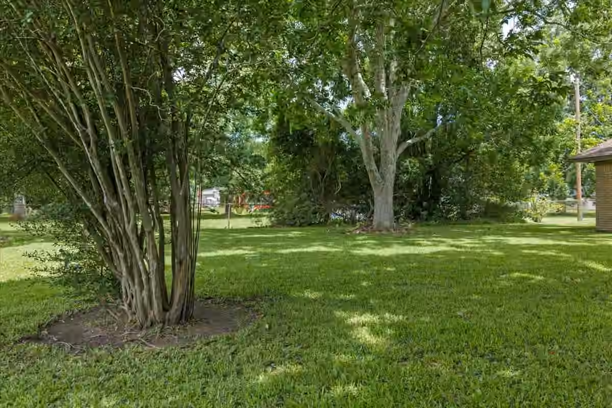 Photo 3 of 1404 S Main Street, Anahuac, TX