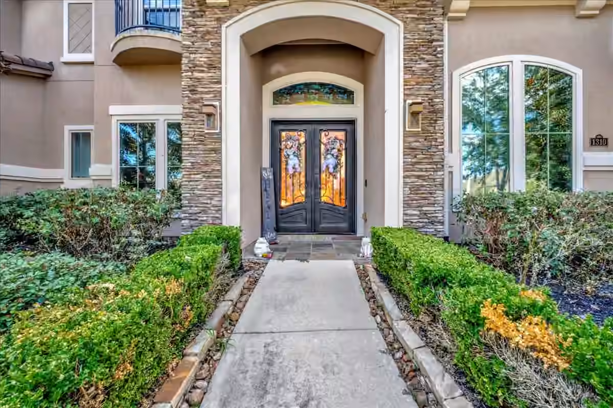 Photo 4 of 1310 Tamina Pass Lane, Friendswood, TX