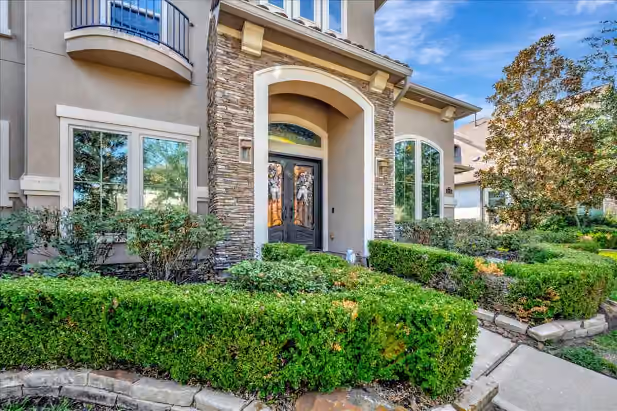 Photo 5 of 1310 Tamina Pass Lane, Friendswood, TX